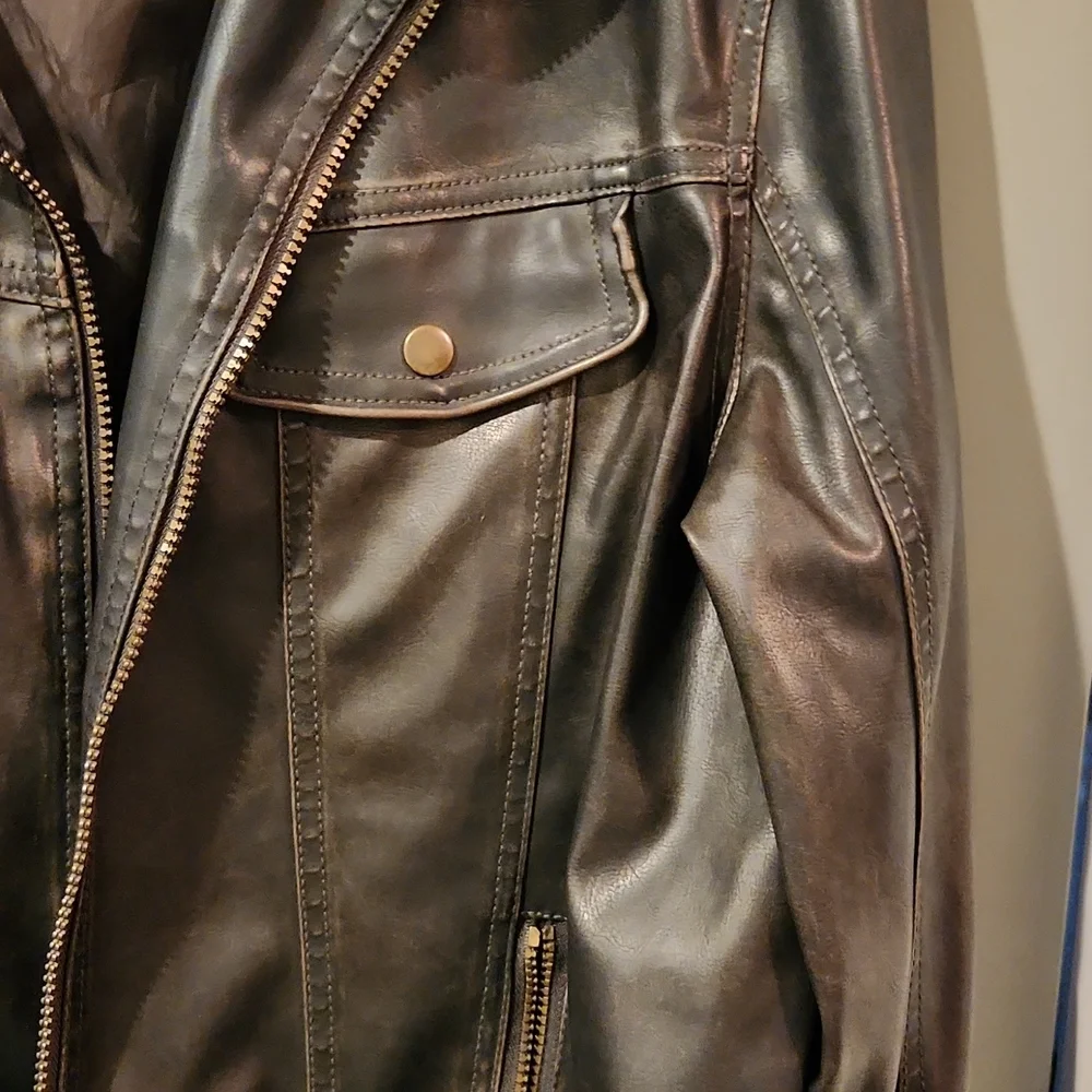 NEW Men's FAUX LEATHER jacket. Size Large. New without tags